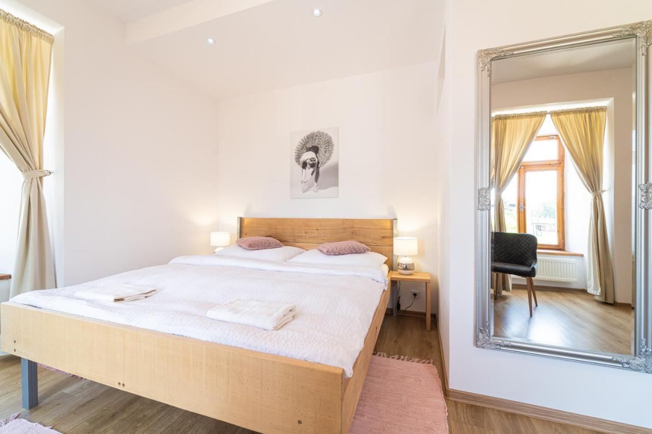 Plesivec Bed & Breakfast Hugo المظهر الخارجي الصورة
