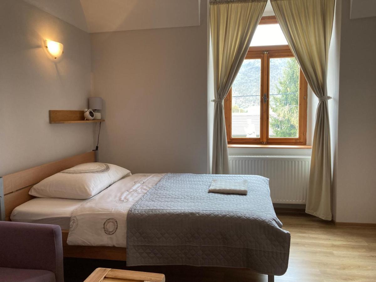 Plesivec Bed & Breakfast Hugo المظهر الخارجي الصورة