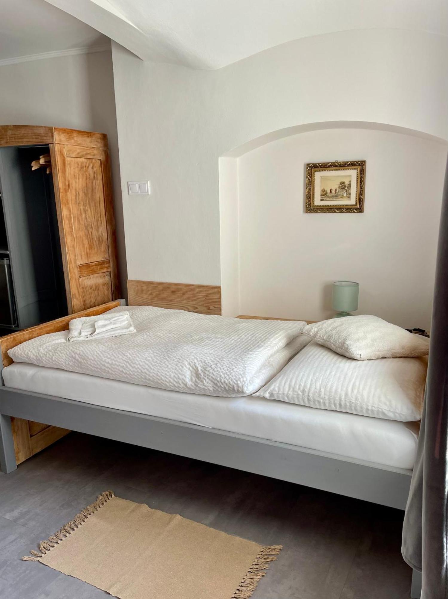 Plesivec Bed & Breakfast Hugo المظهر الخارجي الصورة