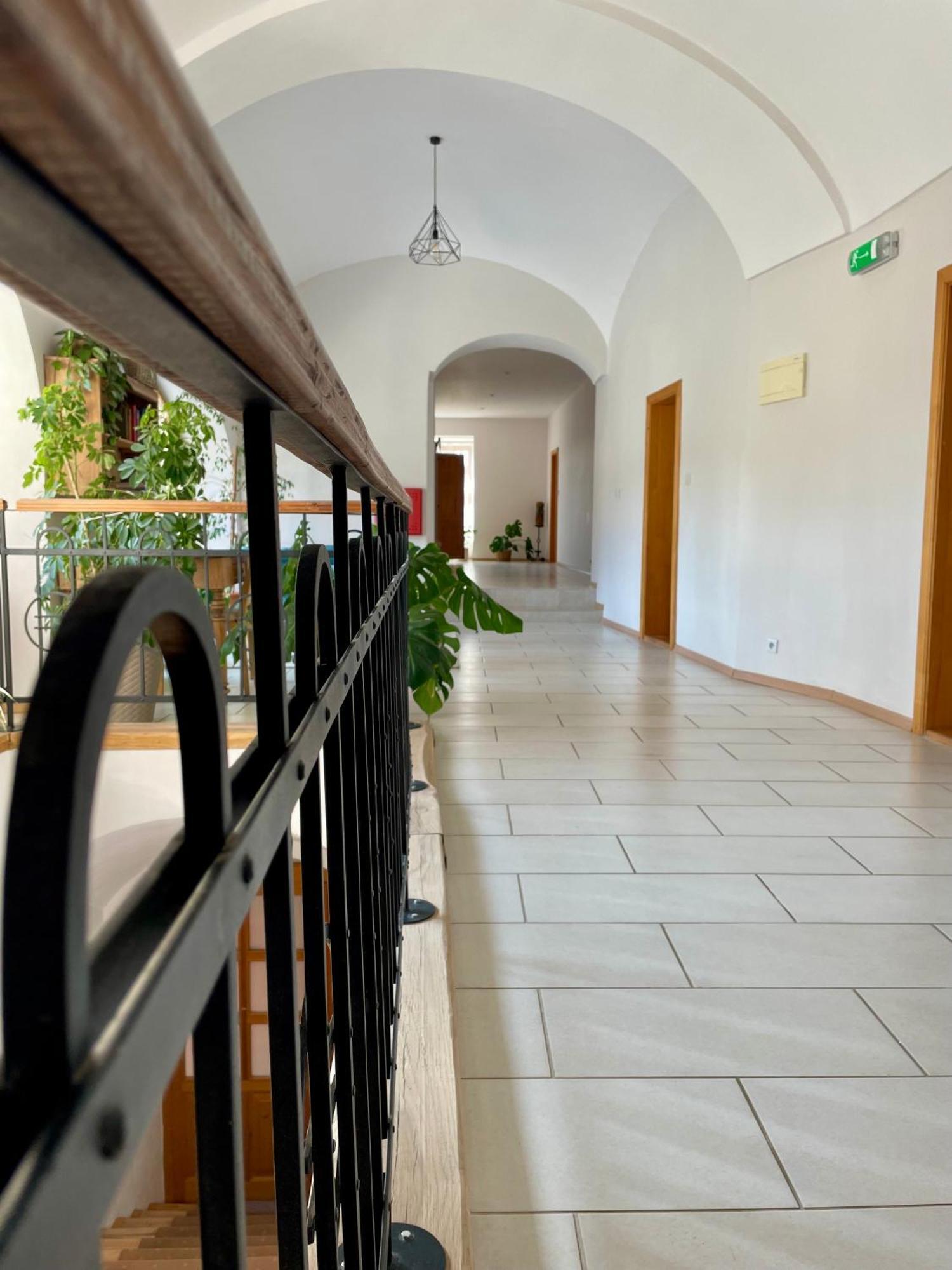Plesivec Bed & Breakfast Hugo المظهر الخارجي الصورة